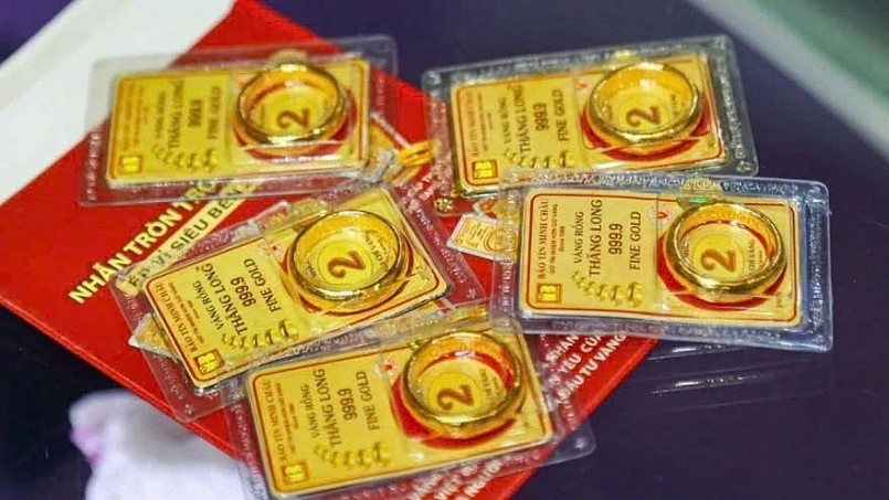 Trái ngược với sự phục hồi nhẹ của thị trường thế giới, giá vàng trong nước sáng 25/10 lại chứng kiến một phiên giảm sâu trên diện rộng. Trái ngược với sự phục hồi nhẹ của thị trường thế giới, giá vàng trong nước sáng 25/10 lại chứng kiến một phiên giảm sâu trên diện rộng.