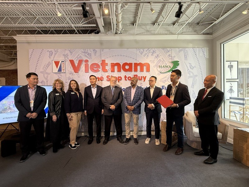 Tuần lễ Thương hiệu quốc gia Việt Nam và khu gian hàng Việt Nam được kỳ vọng sẽ trở thành dấu ấn nổi bật, giới thiệu hình ảnh Việt Nam năng động, sáng tạo và hội nhập sâu rộng với thế giới. Tuần lễ Thương hiệu quốc gia Việt Nam và khu gian hàng Việt Nam được kỳ vọng sẽ trở thành dấu ấn nổi bật, giới thiệu hình ảnh Việt Nam năng động, sáng tạo và hội nhập sâu rộng với thế giới.