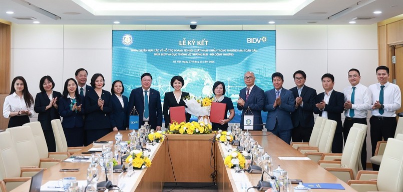 Đại diện BIDV và Cục Phòng vệ thương mại ký kết thỏa thuận hợp tác Đại diện BIDV và Cục Phòng vệ thương mại ký kết thỏa thuận hợp tác