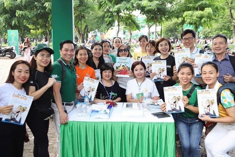 Khu vực 10 gian tư vấn dinh dưỡng cá thể hóa do đội ngũ chuyên gia dinh dưỡng đầu ngành cũng được đông đảo người dân quan tâm.