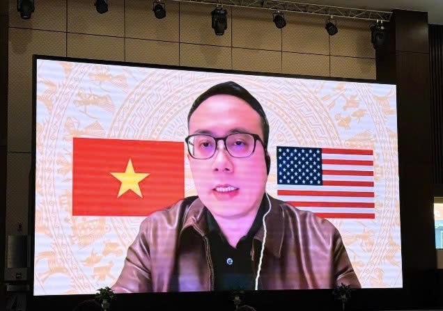 Ông Đỗ Ngọc Hưng, đại diện Thương vụ Việt Nam tại Hoa Kỳ chia sẻ tại hội thảo. Ảnh chụp màn hình Ông Đỗ Ngọc Hưng, đại diện Thương vụ Việt Nam tại Hoa Kỳ chia sẻ tại hội thảo. Ảnh chụp màn hình
