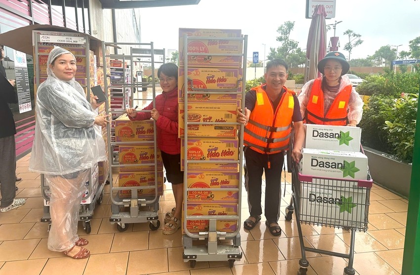 Ủy ban MTTQ Việt Nam thành phố Huế tiếp nhận hàng hóa ủng hộ người dân vùng ngập lụt Ủy ban MTTQ Việt Nam thành phố Huế tiếp nhận hàng hóa ủng hộ người dân vùng ngập lụt