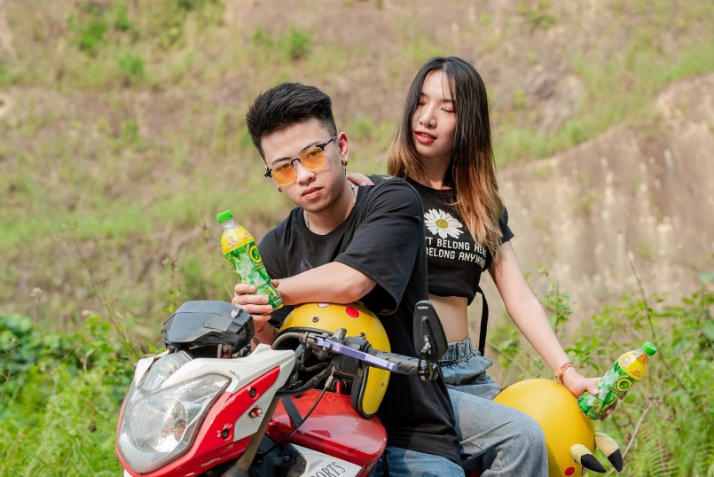 Trà Xanh Không Độ là “must-have item” không thể thiếu của người trẻ để giảm căng thẳng mệt mỏi trong những chuyến đi trải nghiệm thiên nhiên, giải nhiệt cuộc sống. Trà Xanh Không Độ là “must-have item” không thể thiếu của người trẻ để giảm căng thẳng mệt mỏi trong những chuyến đi trải nghiệm thiên nhiên, giải nhiệt cuộc sống.