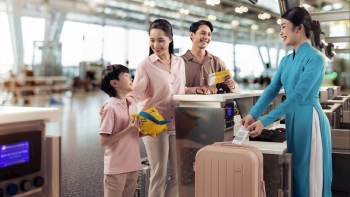 Vietnam Airlines bắt đầu thu phí hành lý xách tay quá cước từ tháng 11
