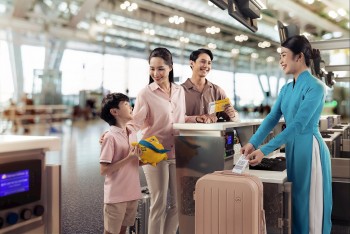 Vietnam Airlines bắt đầu thu phí hành lý xách tay quá cước từ tháng 11