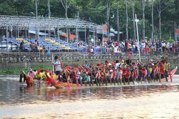 Nhiều hoạt động sôi nổi tại lễ hội Óoc Om Bóc – Đua ghe Ngo