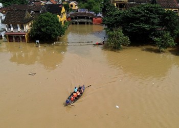 Miền Trung tiếp tục đối mặt mưa lũ, Biển Đông sắp đón bão mới