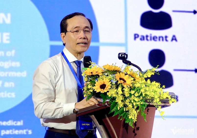 GS.TS.BS Trương Quang Bình, Chủ tịch Hội Xơ vữa Việt Nam báo cáo về bệnh tăng huyết áp tại hội nghị. GS.TS.BS Trương Quang Bình, Chủ tịch Hội Xơ vữa Việt Nam báo cáo về bệnh tăng huyết áp tại hội nghị.