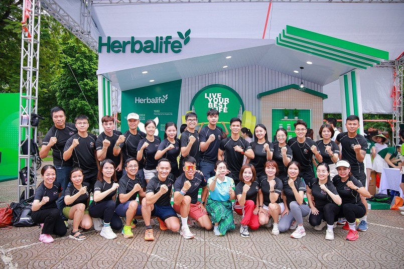 Các nhóm thực hành lối sống năng động lành mạnh cùng nhau check-in tại chương trình. Các nhóm thực hành lối sống năng động lành mạnh cùng nhau check-in tại chương trình.