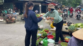 Giá thực phẩm sau bão lũ đẩy CPI tháng 10 tăng 0,20%