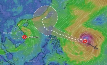 Bão số 13 gây mưa lớn ở Trung Bộ, Biển Đông lại sắp đón bão số 14
