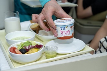 Sản phẩm TH true MILK “cất cánh” cùng Vietnam Airlines
