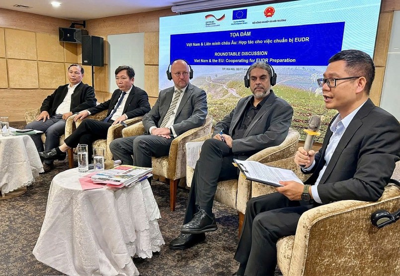 Các chuyên gia, đại diện cơ quan,.tổ chức quốc tế tham gia chia sẻ tại toạ đàm. Các chuyên gia, đại diện cơ quan,.tổ chức quốc tế tham gia chia sẻ tại toạ đàm.