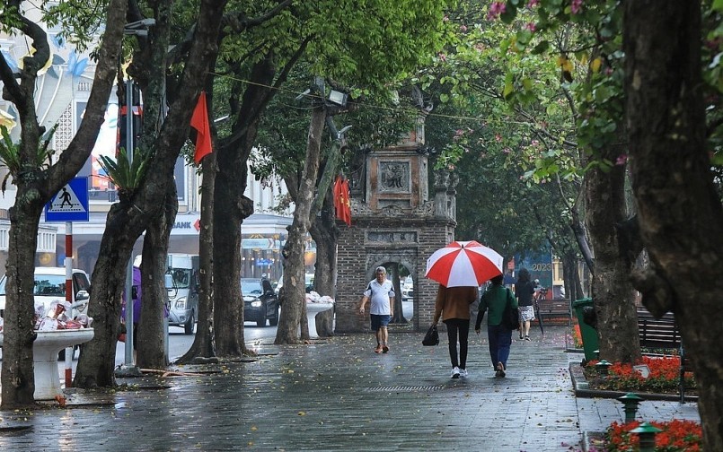 Hai ngày qua, Hà Nội và nhiều nơi ở miền Bắc chìm trong sương mù và mưa nhỏ cả ngày. Hai ngày qua, Hà Nội và nhiều nơi ở miền Bắc chìm trong sương mù và mưa nhỏ cả ngày.