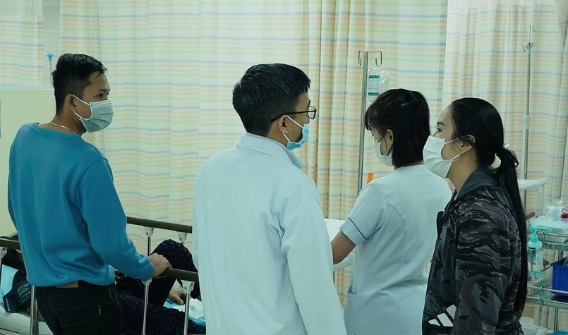 Vụ ngộ độc bánh mì tại TP HCM: Số ca nhập viện vượt 200 người Vụ ngộ độc bánh mì tại TP HCM: Số ca nhập viện vượt 200 người