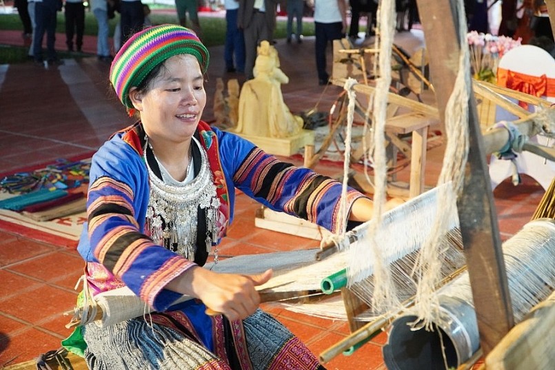 Mở đường tiêu thụ nông sản, sản phẩm làng nghề vươn ra thế giới Mở đường tiêu thụ nông sản, sản phẩm làng nghề vươn ra thế giới