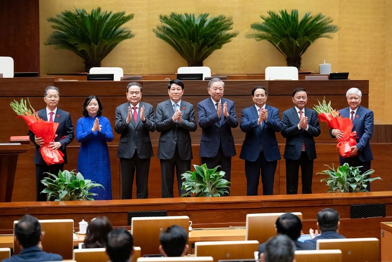 Các đồng chí lãnh đạo Đảng, Nhà nước, Quốc hội, Chính phủ, Mặt trận Tổ quốc chúc mừng Phó Chủ tịch Quốc hội Đỗ Văn Chiến và Chánh án Toà án nhân dân tối cao Nguyễn Văn Quảng Các đồng chí lãnh đạo Đảng, Nhà nước, Quốc hội, Chính phủ, Mặt trận Tổ quốc chúc mừng Phó Chủ tịch Quốc hội Đỗ Văn Chiến và Chánh án Toà án nhân dân tối cao Nguyễn Văn Quảng