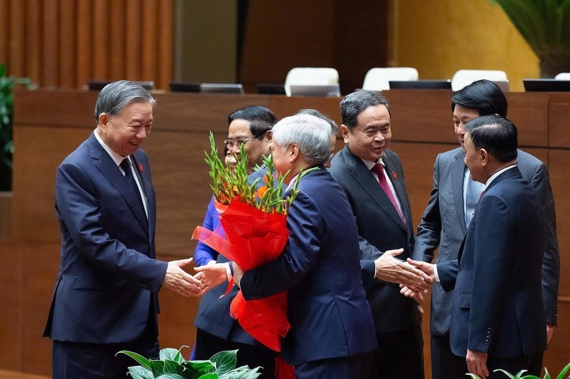 Tổng Bí thư Tô Lâm chúc mừng Phó Chủ tịch Quốc hội Đỗ Văn Chiến Tổng Bí thư Tô Lâm chúc mừng Phó Chủ tịch Quốc hội Đỗ Văn Chiến