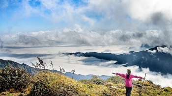 Lùng Cúng – Đỉnh núi thách thức giữa biển mây Tây Bắc