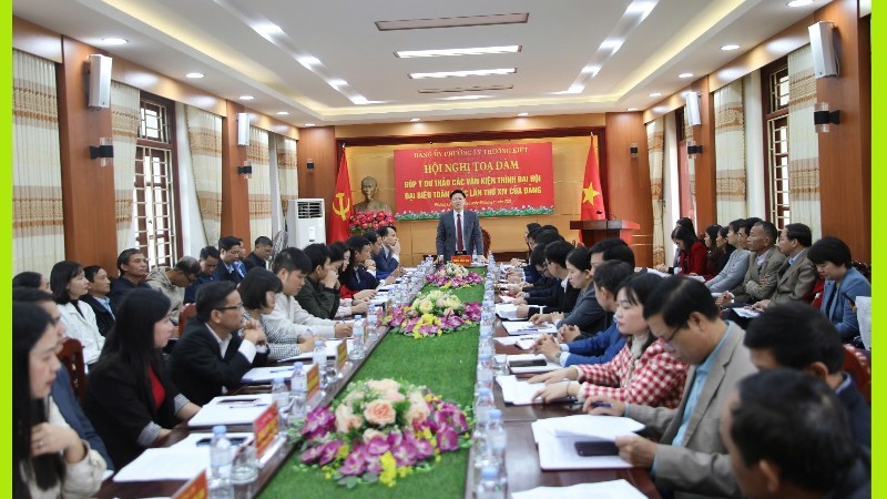 Các đại biểu dự hội nghị.