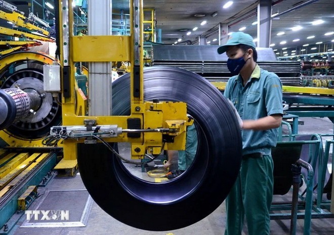 Công đoạn kiểm tra sản phẩm trước khi xuất xưởng tại Công ty Cổ phần Cao su Đà Nẵng. (Ảnh: Quốc Dũng/TTXVN) Công đoạn kiểm tra sản phẩm trước khi xuất xưởng tại Công ty Cổ phần Cao su Đà Nẵng. (Ảnh: Quốc Dũng/TTXVN)