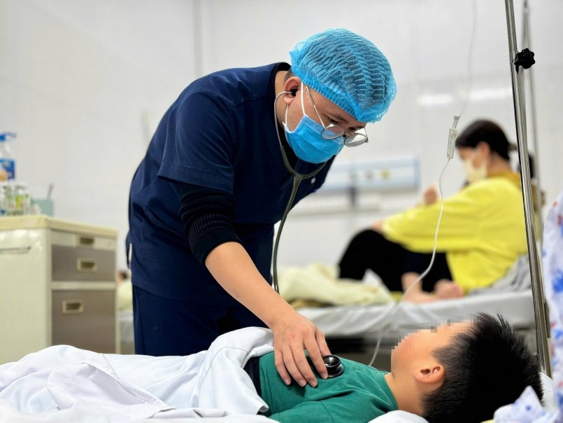 Bệnh nhi nhiễm cúm A đang điều trị tại Bệnh viện Bệnh nhiệt đới Trung ương. Bệnh nhi nhiễm cúm A đang điều trị tại Bệnh viện Bệnh nhiệt đới Trung ương.