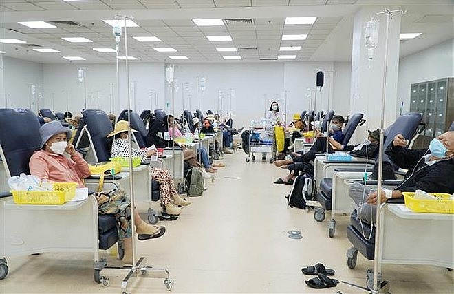 Khu vực hóa trị cho người bệnh tại Bệnh viện Ung bướu Thành phố Hồ Chí Minh cơ sở 2. (Ảnh: Đinh Hằng/TTXVN) Khu vực hóa trị cho người bệnh tại Bệnh viện Ung bướu Thành phố Hồ Chí Minh cơ sở 2. (Ảnh: Đinh Hằng/TTXVN)