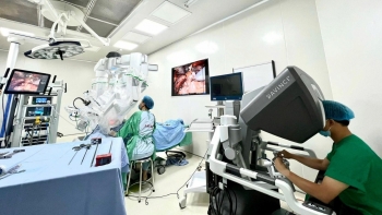 Việt Nam đẩy mạnh phẫu thuật robot, sẵn sàng mổ từ xa