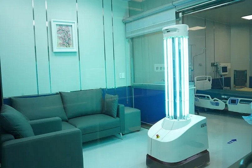 Robot UV chỉ cần 10-15 phút để hoàn tất một chu kỳ khử khuẩn. Ảnh: BVCC Robot UV chỉ cần 10-15 phút để hoàn tất một chu kỳ khử khuẩn. Ảnh: BVCC