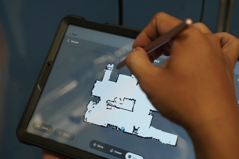 Robot được lập trình theo bản đồ không gian, tự động di chuyển và phát tia UV tiêu diệt vi sinh vật (Ảnh: BV). Robot được lập trình theo bản đồ không gian, tự động di chuyển và phát tia UV tiêu diệt vi sinh vật (Ảnh: BV).