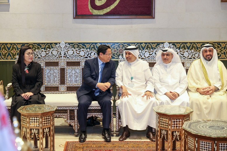 Thủ tướng Chính phủ đề nghị với tiềm lực của mình KFAED đầu tư trực tiếp và gián tiếp vào các dự án, lĩnh vực Việt Nam đang ưu tiên - Ảnh: VGP Thủ tướng Chính phủ đề nghị với tiềm lực của mình KFAED đầu tư trực tiếp và gián tiếp vào các dự án, lĩnh vực Việt Nam đang ưu tiên - Ảnh: VGP