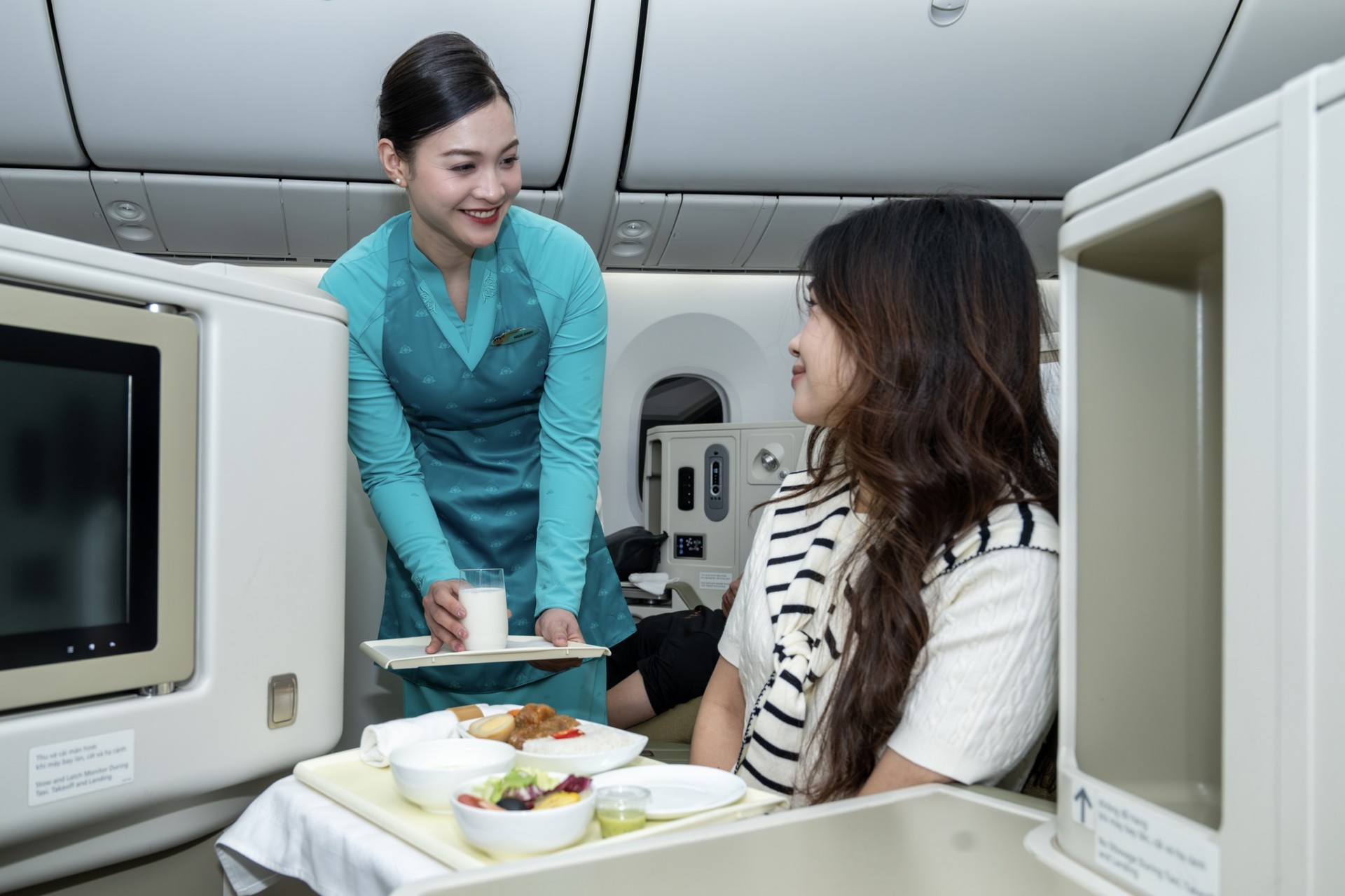 Tái tạo năng lượng giữa không trung cùng thực đơn lành sạch từ TH true MILK