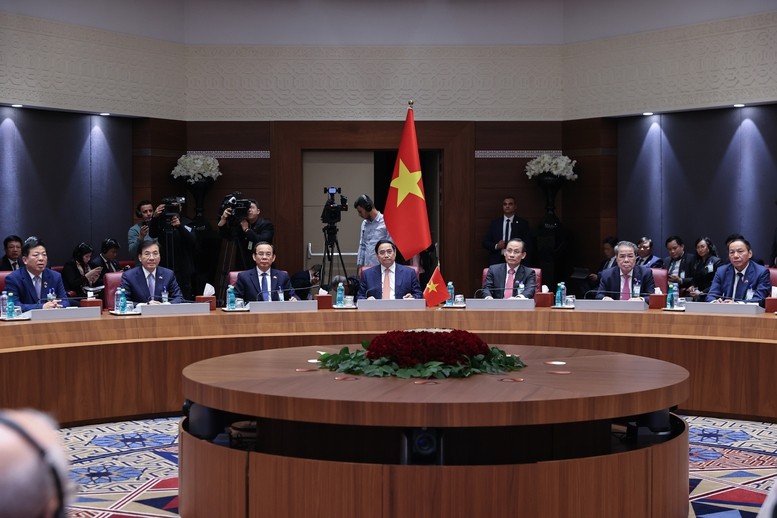 Hai bên nhất trí tiếp tục phối hợp và ủng hộ lẫn nhau trên các diễn đàn đa phương mà Việt Nam và Algeria cùng là thành viên - Ảnh: VGP Hai bên nhất trí tiếp tục phối hợp và ủng hộ lẫn nhau trên các diễn đàn đa phương mà Việt Nam và Algeria cùng là thành viên - Ảnh: VGP