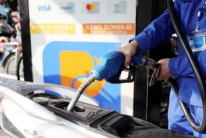 Từ 15h00 chiều 20/11, giá bán lẻ các mặt hàng xăng dầu trong nước chính thức được điều chỉnh theo chu kỳ Từ 15h00 chiều 20/11, giá bán lẻ các mặt hàng xăng dầu trong nước chính thức được điều chỉnh theo chu kỳ