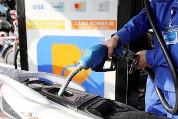 Giá xăng dầu đồng loạt giảm nhẹ, RON 95 xuống dưới 20.600 đồng/lít