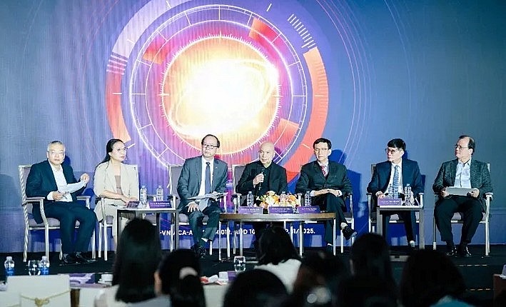 Các chuyên gia chia sẻ tại chương trình. Các chuyên gia chia sẻ tại chương trình.