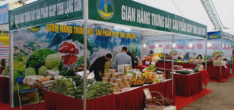 Gian hàng trưng bày sản phẩn OCOP của tỉnh Lạng Sơn Gian hàng trưng bày sản phẩn OCOP của tỉnh Lạng Sơn