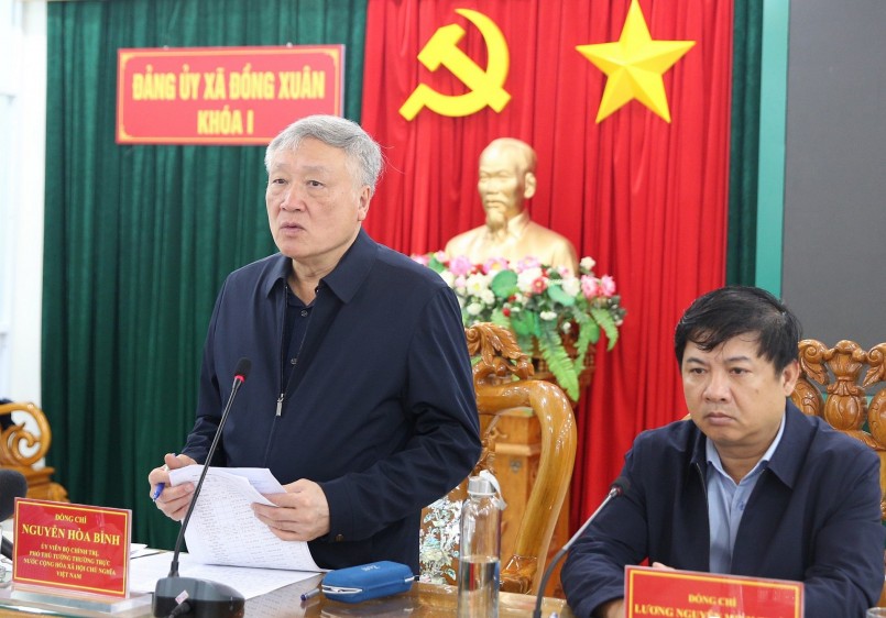 Phó Thủ tướng Thường trực Chính phủ Nguyễn Hòa Bình yêu cầu địa phương tiếp tục nghiêm túc triển khai đồng bộ, hiệu quả Chỉ thị của Bộ Chính trị, các Công điện của Thủ tướng Chính phủ, các chỉ đạo của Chính phủ về công tác phòng, chống thiên tai, bão lũ - Ảnh: VGP/Nguyễn Hoàng Phó Thủ tướng Thường trực Chính phủ Nguyễn Hòa Bình yêu cầu địa phương tiếp tục nghiêm túc triển khai đồng bộ, hiệu quả Chỉ thị của Bộ Chính trị, các Công điện của Thủ tướng Chính phủ, các chỉ đạo của Chính phủ về công tác phòng, chống thiên tai, bão lũ - Ảnh: VGP/Nguyễn Hoàng