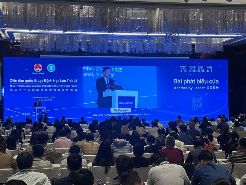 Ông Ô Quốc Quyền - Tham tán công sứ Đại sứ quán Trung Quốc tại Việt Nam phát biểu tại Diễn đàn. (Ảnh: PV/Vietnam+) Ông Ô Quốc Quyền - Tham tán công sứ Đại sứ quán Trung Quốc tại Việt Nam phát biểu tại Diễn đàn. (Ảnh: PV/Vietnam+)