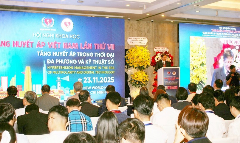 Lãnh đạo Phân hội Tăng huyết áp Việt Nam phát biểu khai mạc hội nghị. Lãnh đạo Phân hội Tăng huyết áp Việt Nam phát biểu khai mạc hội nghị.