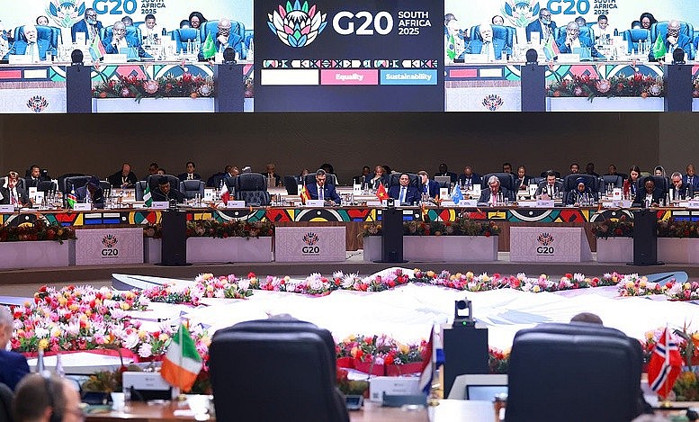 Sự tham gia của đoàn đại biểu cấp cao Việt Nam do Thủ tướng Chính phủ Phạm Minh Chính dẫn đầu đã đóng góp tích cực vào thành công chung của hội nghị, đồng thời làm nổi bật hình ảnh một Việt Nam năng động, vươn lên mạnh mẽ, chủ động, tích cực đóng góp cho hòa bình, hợp tác và phát triển tại khu vực và thế giới - Ảnh: VGP/Nhật Bắc Sự tham gia của đoàn đại biểu cấp cao Việt Nam do Thủ tướng Chính phủ Phạm Minh Chính dẫn đầu đã đóng góp tích cực vào thành công chung của hội nghị, đồng thời làm nổi bật hình ảnh một Việt Nam năng động, vươn lên mạnh mẽ, chủ động, tích cực đóng góp cho hòa bình, hợp tác và phát triển tại khu vực và thế giới - Ảnh: VGP/Nhật Bắc