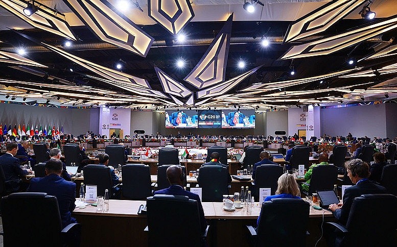 Thủ tướng cùng các nhà lãnh đạo thảo luận về những vấn đề mới nổi, có ý nghĩa chiến lược đối với sự phát triển của các quốc gia, đặc biệt là khoáng sản chiến lược, việc làm bền vững, trí tuệ nhân tạo - Ảnh: VGP/Nhật Bắc Thủ tướng cùng các nhà lãnh đạo thảo luận về những vấn đề mới nổi, có ý nghĩa chiến lược đối với sự phát triển của các quốc gia, đặc biệt là khoáng sản chiến lược, việc làm bền vững, trí tuệ nhân tạo - Ảnh: VGP/Nhật Bắc