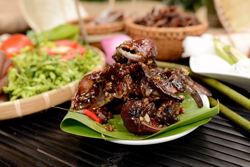 Về miền Tây thưởng thức loài vật giống cua đồng: Làm mắm đậm đà, ăn một lần là ghiền Về miền Tây thưởng thức loài vật giống cua đồng: Làm mắm đậm đà, ăn một lần là ghiền