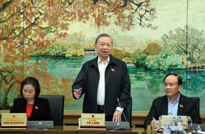 Tổng Bí thư Tô Lâm phát biểu thảo luận tại tổ Tổng Bí thư Tô Lâm phát biểu thảo luận tại tổ