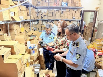 Hà Nội mở cao điểm kiểm soát thị trường, chống buôn lậu, hàng giả dịp cuối năm