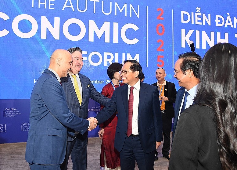 Phó Thủ tướng trao đổi với các đại biểu tại buổi làm việc - Ảnh: VGP/Hải Minh Phó Thủ tướng trao đổi với các đại biểu tại buổi làm việc - Ảnh: VGP/Hải Minh