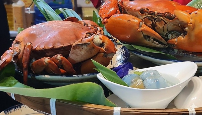 Chè cua Cà Mau hấp dẫn nhiều du khách đến với Ngày hội cua Cà Mau. Ảnh: Nhật Hồ Chè cua Cà Mau hấp dẫn nhiều du khách đến với Ngày hội cua Cà Mau. Ảnh: Nhật Hồ