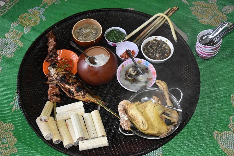 Trong mâm cơm truyền thống của người M’nông không thể thiếu món canh thụt. Trong mâm cơm truyền thống của người M’nông không thể thiếu món canh thụt.