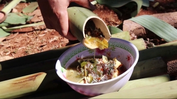 Canh thụt và câu chuyện văn hóa bên bếp lửa nhà sàn