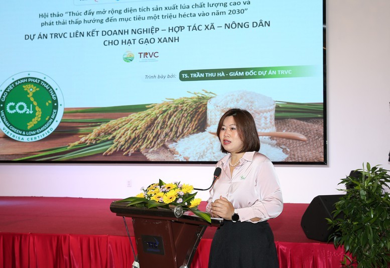 TS. Trần Thu Hà: TRVC được xem là “mô hình lõi” của Đề án 1 triệu ha, tạo ra các liên kết chuỗi điển hình, cung cấp số liệu khoa học và kết quả thực tiễn làm bằng chứng để mở rộng diện tích, kết nối với các nguồn lực cho Đề án - Ảnh: VGP TS. Trần Thu Hà: TRVC được xem là “mô hình lõi” của Đề án 1 triệu ha, tạo ra các liên kết chuỗi điển hình, cung cấp số liệu khoa học và kết quả thực tiễn làm bằng chứng để mở rộng diện tích, kết nối với các nguồn lực cho Đề án - Ảnh: VGP